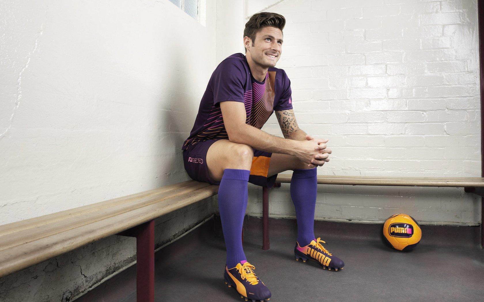 足坛中场身价榜揭示新格局，皇马领跑，红军蓝月紧追，巴萨重返前三